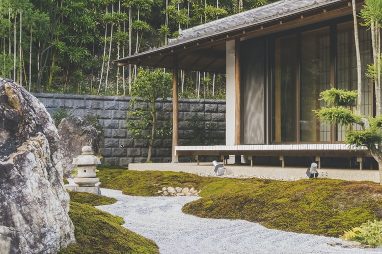 Teras rumah bertema zen khas Jepang, unsplash @pepe_nero