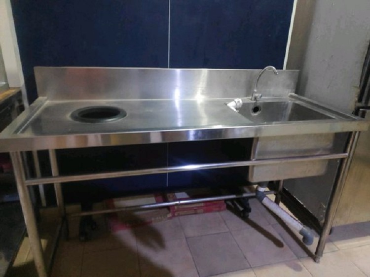 Jasa pembuatan meja sink stainless steel di Jogja, Sumber: bukalapak.com