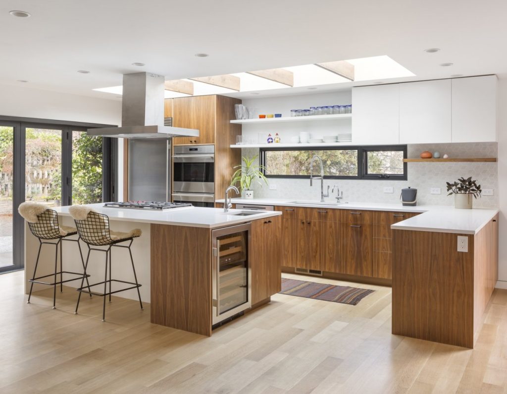 Salah satu faktor yang harus dipertimbangkan dalam renovasi dapur adalah luas ruangan. Sumber Istock
