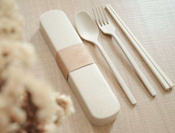 Souvenir sendok, garpu dan sumpit. Sumber: pinterest