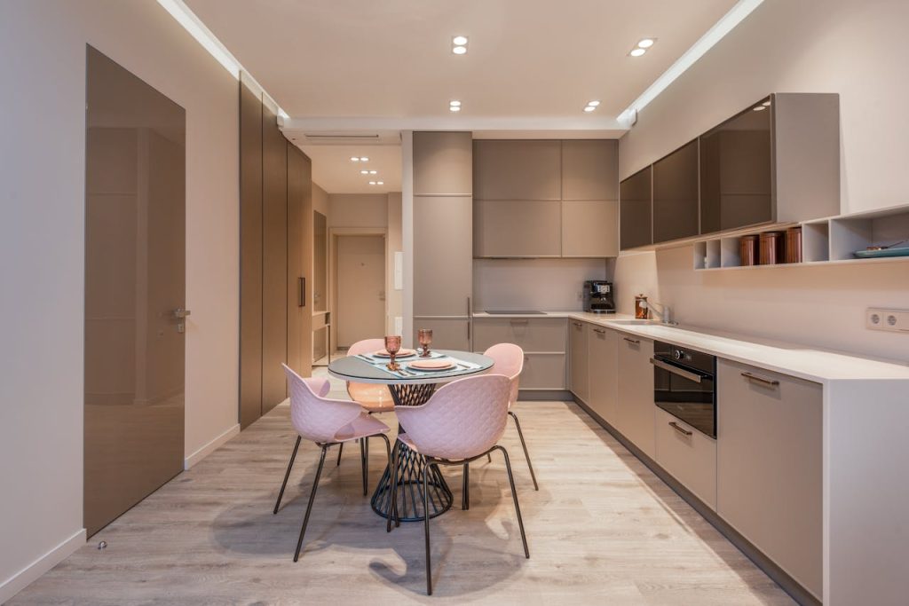 Lemari Stainless dapur punya nilai jual tinggi. Sumber: pexels.com