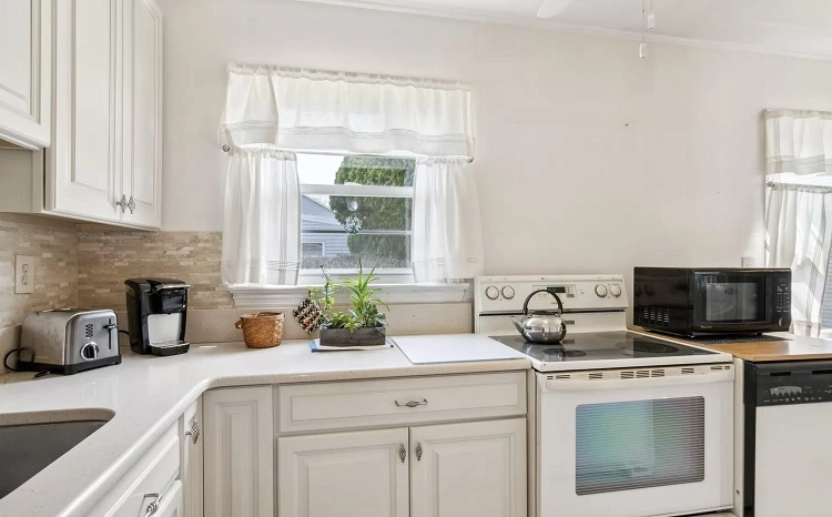 Perhatikan ventilasi pada area dapur, Sumber: reddit.com