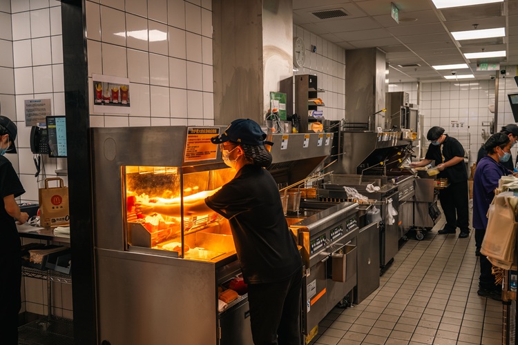 Fast food kitchen, Sumber: pexels.com
