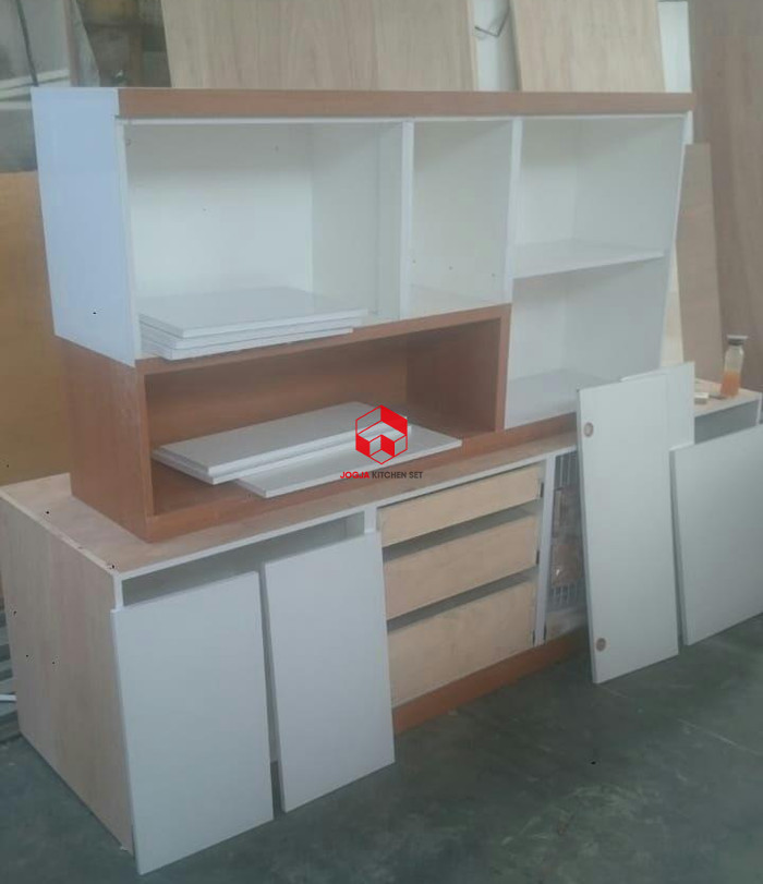 Foto persiapan sebelum pemasangan kitchen set
