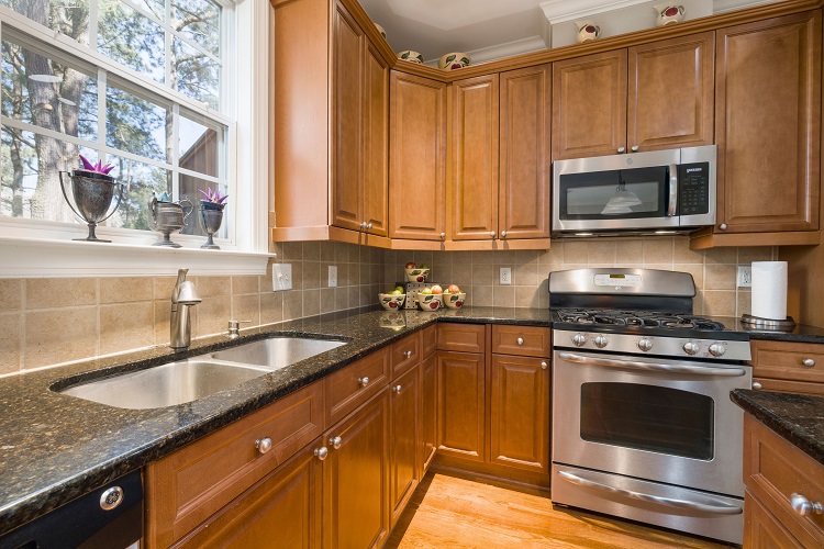 Beberapa jenis kayu bisa digunakan untuk membuat kitchen set, Sumber: pexels.com
